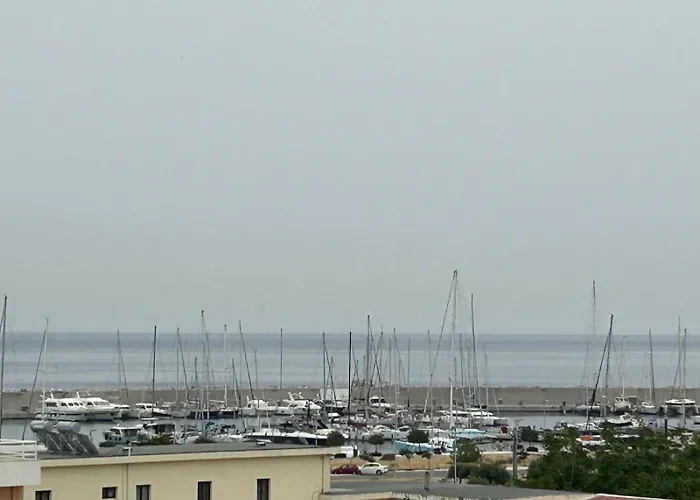 Rhodes Views דירה